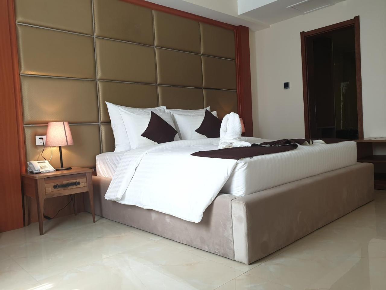 Summerset Continental Hotel By Usuma Mobushipe Exterior photo